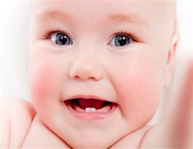 宝宝长牙会发烧吗 宝宝长牙有哪些症状