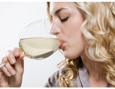 女性经期可以喝酒吗 女性经期喝酒有哪些危害