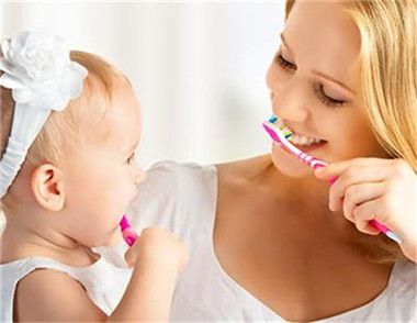 寶寶多大開始刷牙 寶寶如何正確刷牙