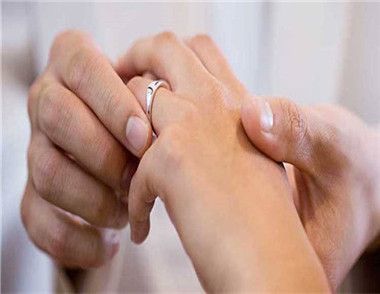結婚戒指為什麼要戴在左手 結婚戒指戴哪個手指