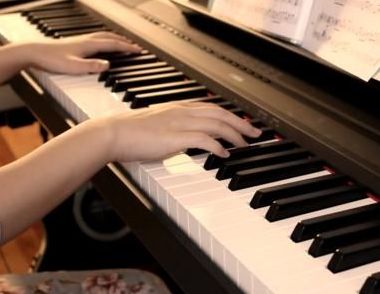 女孩子学钢琴有什么好处 女孩子初学钢琴需要注意什么