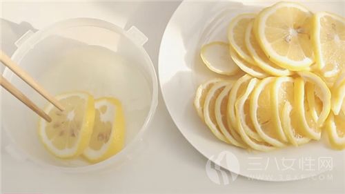 柠檬蜂蜜水的具体制作步骤三.png