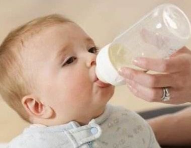 宝宝不爱喝奶粉怎么办 宝宝为什么不爱喝奶粉