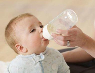 寶寶喝奶粉上火是怎麼回事 寶寶喝奶粉上火怎麼辦