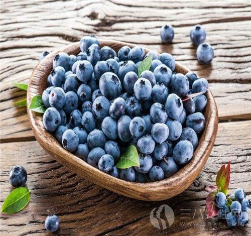 蓝莓的功效与作用 蓝莓不适合哪些人吃.jpg