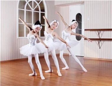 孩子几岁可以学芭蕾舞 小孩学芭蕾舞要准备些什么