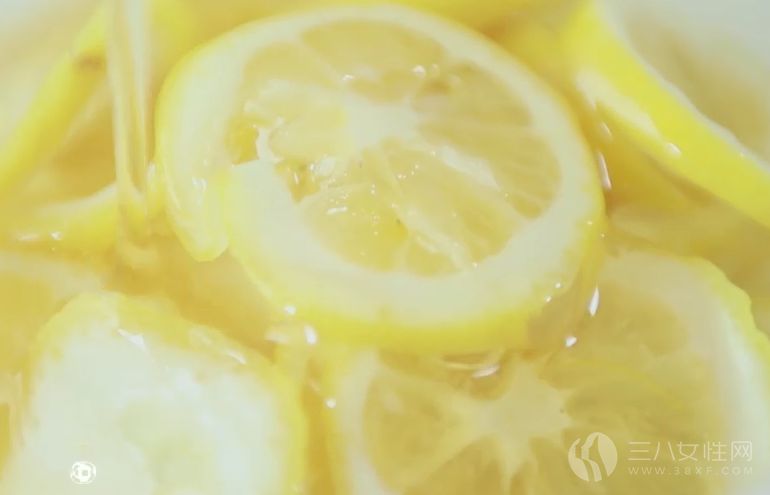 蜂蜜柠檬水的具体制作步骤六.png