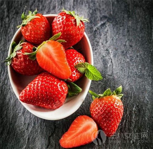 草莓的营养价值有哪些 草莓要如何挑选.jpg