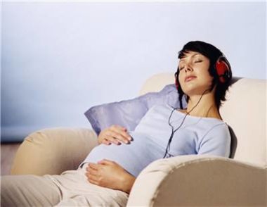 孕婦聽音樂有什麼好處 孕婦聽音樂要注意什麼