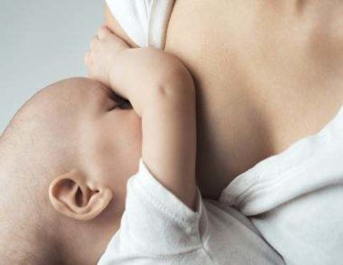哺乳期涨奶是什么原因 哺乳期涨奶怎么办