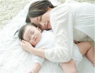 寶寶睡覺出汗多怎麼回事 寶寶睡覺出汗多還要蓋被嗎