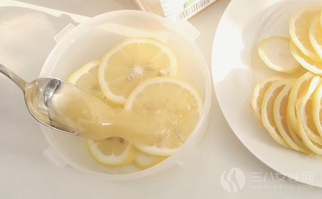 柠檬蜂蜜水的具体步骤五.png