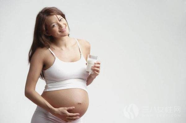 孕妇喝牛奶.jpg