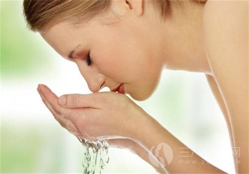 敏感肌膚怎麼洗臉對皮膚好 敏感肌膚洗臉水溫怎樣合適.jpg