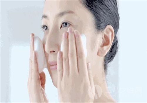 敏感皮膚一天洗幾次臉合適 敏感皮膚洗臉用熱水還是冷水好.jpg