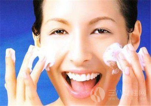 敏感肌肤要怎么洗脸 敏感肌肤洗脸适合用毛巾吗.jpg
