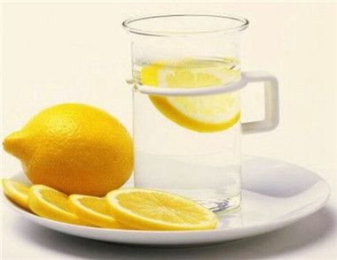 喝柠檬会长结石吗 胃病不能喝柠檬水吗