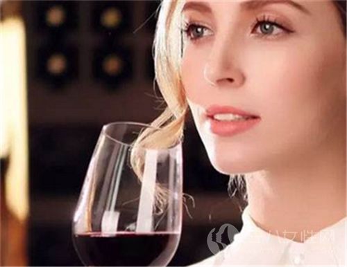女性喝红酒需要注意什么 哪些人不能喝红酒