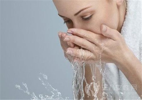 敏感肌肤怎么洗脸对皮肤好 敏感肌肤洗脸水温怎样合适.jpg