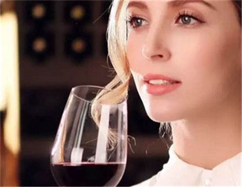 女性喝紅酒需要注意什麼 哪些人不能喝紅酒