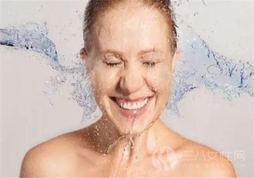 敏感皮肤一天洗几次脸合适 敏感皮肤洗脸用热水还是冷水好.jpg