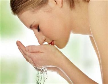 敏感肌肤怎么洗脸对皮肤好 敏感肌肤洗脸水温怎样合适