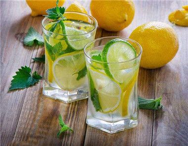 感冒可以喝檸檬水嗎 感冒可以喝多少檸檬水好
