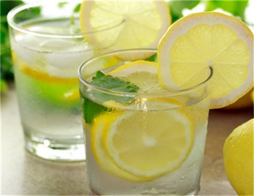 ​檸檬水什麼時候喝比較合適 我們對喝檸檬水有哪些誤區