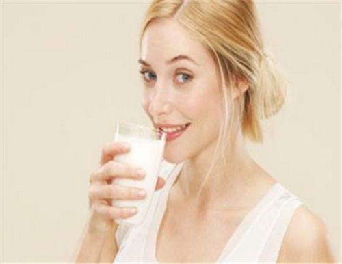 女性喝牛奶有什麼好處 喝牛奶的你知道嗎
