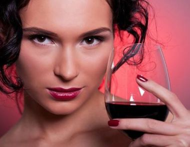 女人喝葡萄酒有什么好处 喝葡萄酒要注意什么