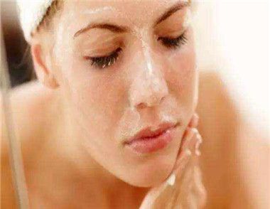 夏季油性肌膚怎麼護理 輕鬆去除臉部油膩的小妙招