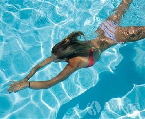 游泳和跑步哪个减肥效果好 游泳减肥的好处有哪些1.jpg