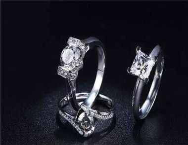 结婚三枚戒指有什么意义 结婚买钻戒好还是对戒好