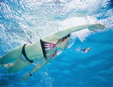 女生游泳减肥什么时间效果好 不同的泳姿减肥效果有什么不同
