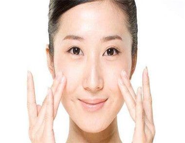 油性肌膚妝容如何保持持久 油性肌膚的美妝法則