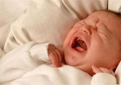 婴儿哭闹是什么原因 婴儿哭闹怎么办