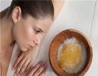 選購浴鹽的方法是什麼 浴鹽可以洗臉嗎