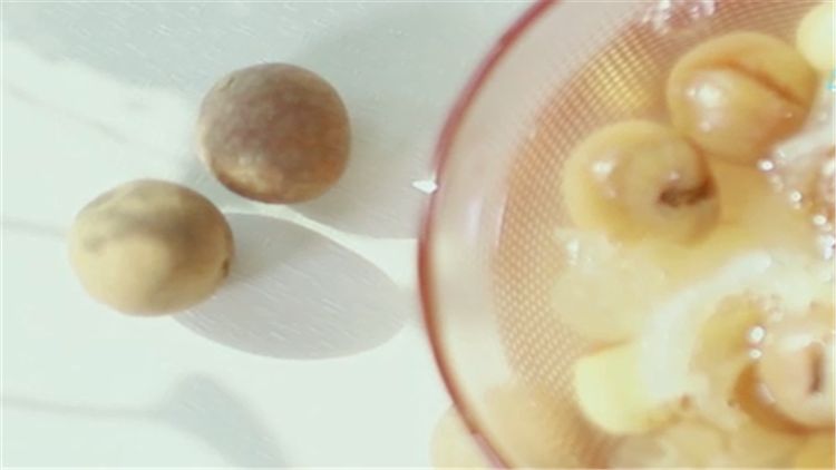 银耳莲子汤怎么做 银耳莲子汤的功效是什么