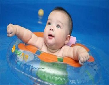 婴儿游泳的好处有哪些 原来婴儿游泳好处这么多