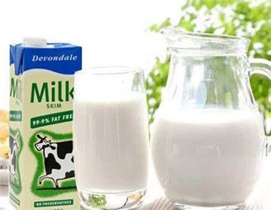 脫脂牛奶和全脂牛奶的區別是什麼 脫脂牛奶能減肥嗎