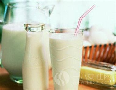 脱脂牛奶和全脂牛奶的区别是什么.jpg