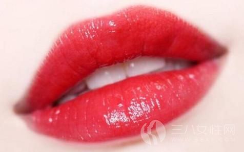 口红和唇釉哪个好用 口红和唇釉有什么区别.jpg
