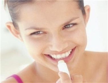 唇膏和口紅的區別 唇膏的正確使用方法