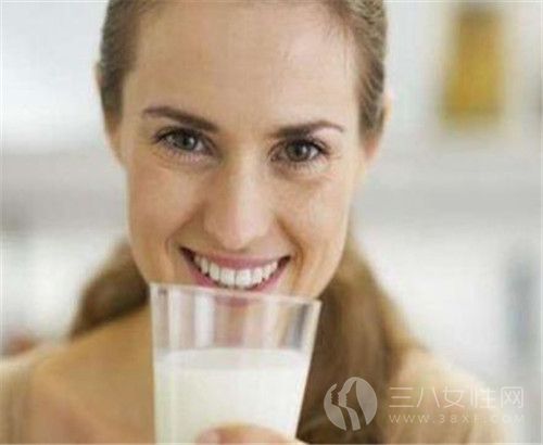 喝牛奶对女性有哪些好处 女性什么时候喝牛奶好2.jpg