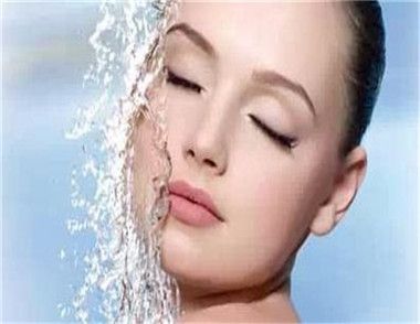 肌肤补水的好处 怎么给肌肤补水