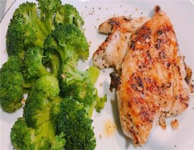 怎麼吃雞胸肉能減肥 減肥期間吃雞胸肉注意事項