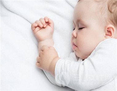 宝宝睡觉磨牙的原因是什么.jpg