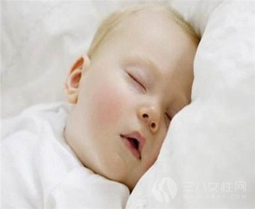 宝宝睡觉打鼾正常吗 宝宝睡觉打鼾怎么回事1.jpg