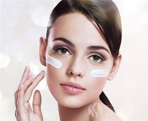 眼霜适合多大年龄用 眼霜的正确使用方法.jpg