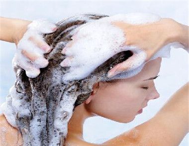 洗头发的正确方法是什么 洗头发的误区有哪些